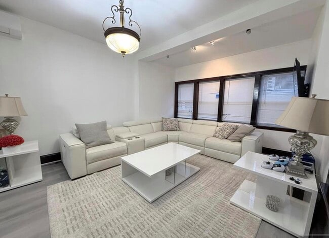 Building Photo - 334 71st St