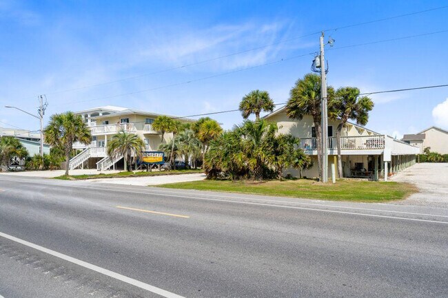 Building Photo - 1118 W Beach Blvd