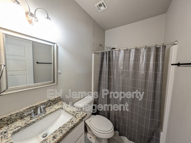 Building Photo - 2235 E 10th St