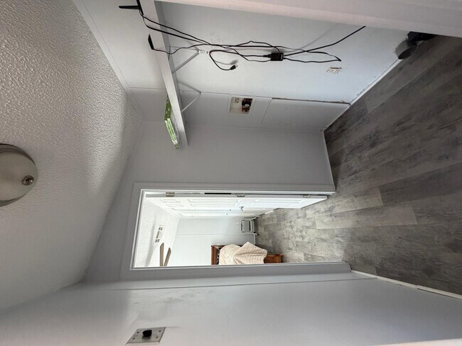 Building Photo - 142 Maryvale Dr