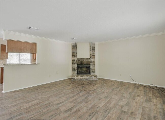 Building Photo - 2915 Valley Rose Dr