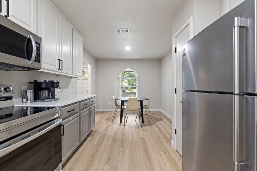 Building Photo - 1910 N Floyd Rd