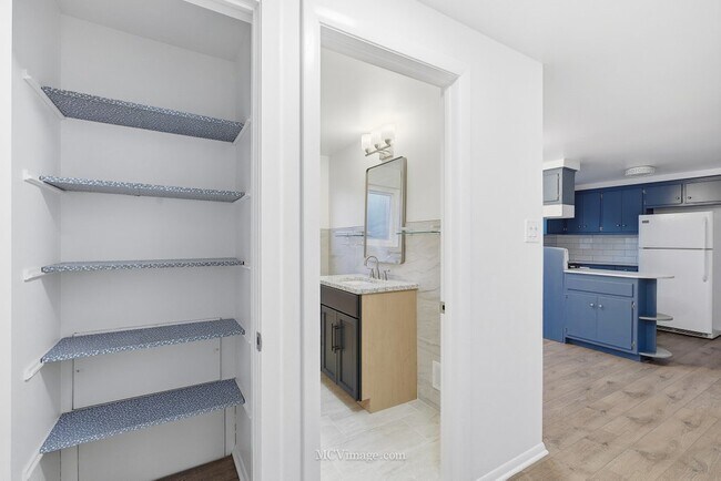 Building Photo - 3840 S Wolcott Ave