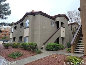 Building Photo - 2ND FLOOR 1 BED, 1 BATH UNIT ON THE SOUTH ...