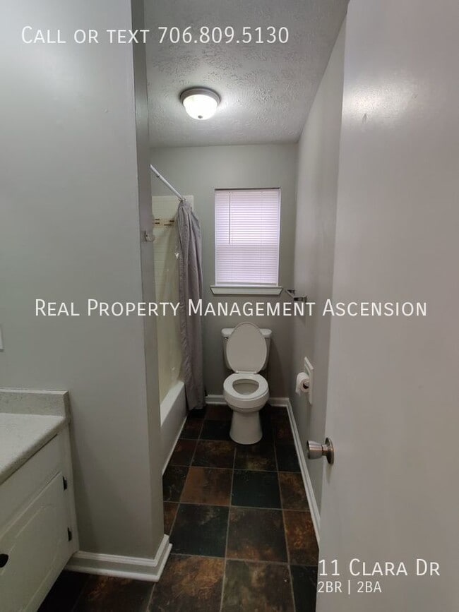 Building Photo - 11 Clara Dr