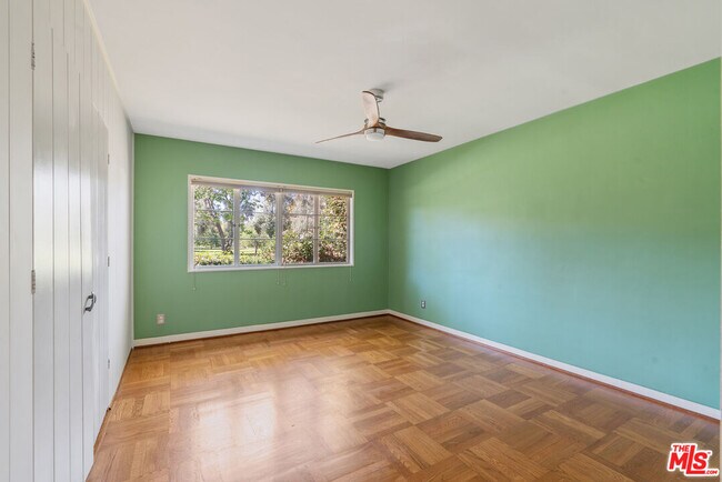 Building Photo - 5116 Village Green