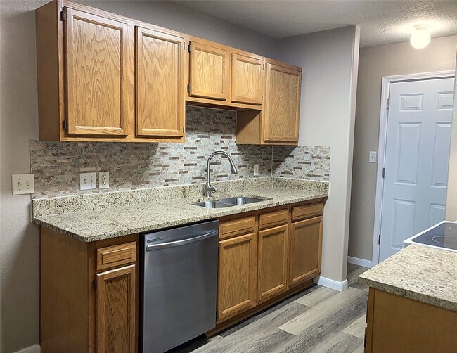 Building Photo - 10479 Royal Tricia Dr