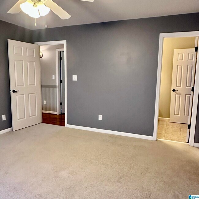 Building Photo - 5982 Valley Way
