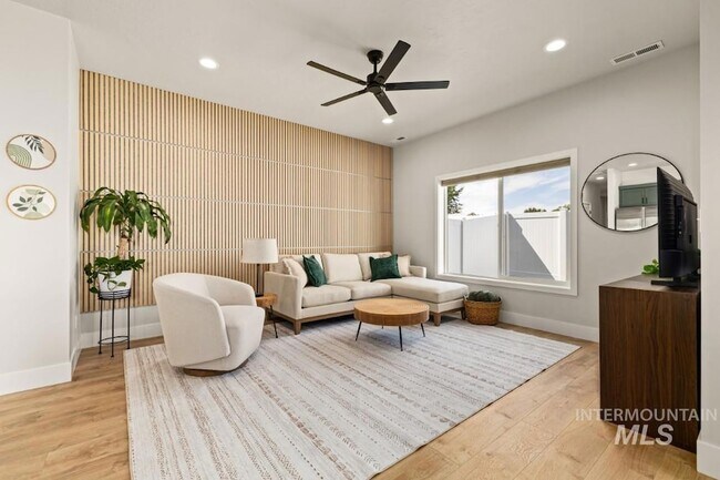 Building Photo - 10494 W Shields Ave