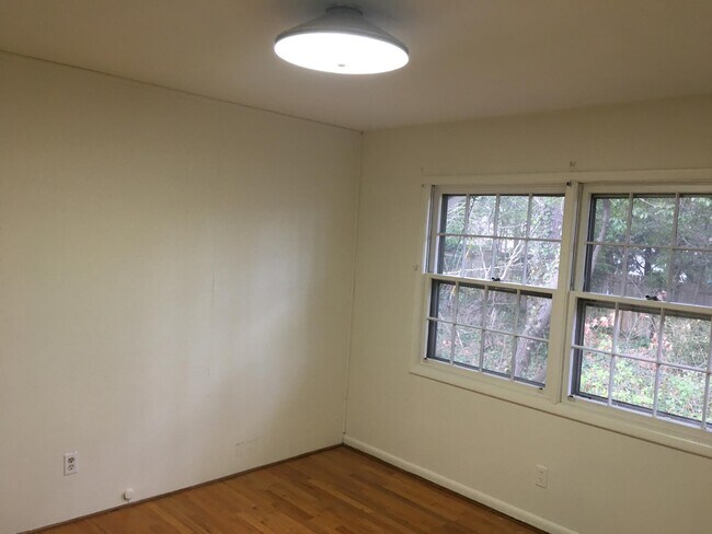 Building Photo - 129 W Blythe Cir