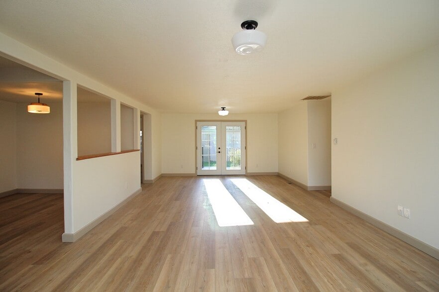 Building Photo - 11318 NE Siskiyou St