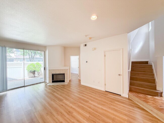 Building Photo - Richmond Marina Bay 3 Bed 3 Bath Townhome in Gated Bay Front Community