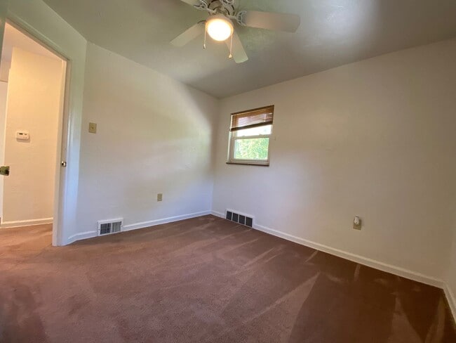 Building Photo - Charming Ranch Home in Peters Township – Huge Yard, Quiet Setting & Great Location!