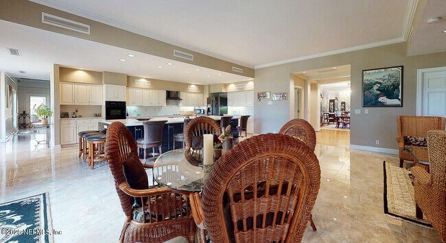 Building Photo - 7987 Hollyridge Rd