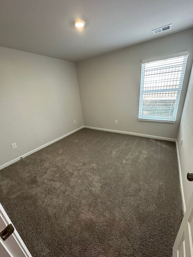Building Photo - Pre-Leasing Now | Stylish 3 Bedroom, 2 Bathroom Home Designed for Comfortable Living