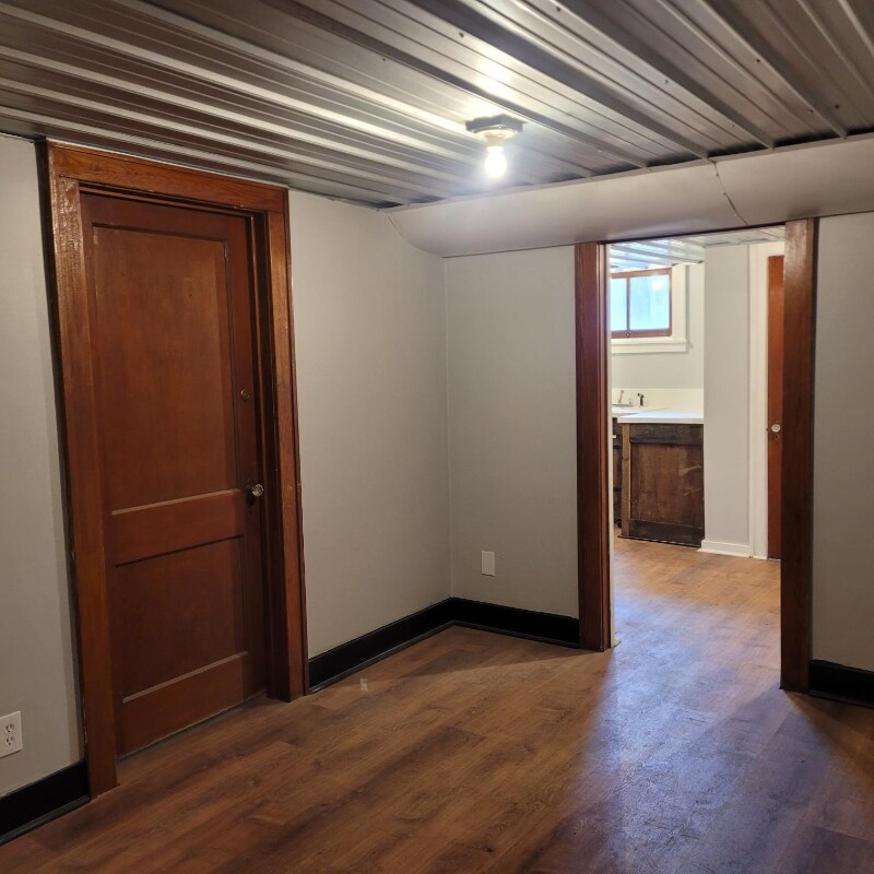 Building Photo - 678 Ridge Rd