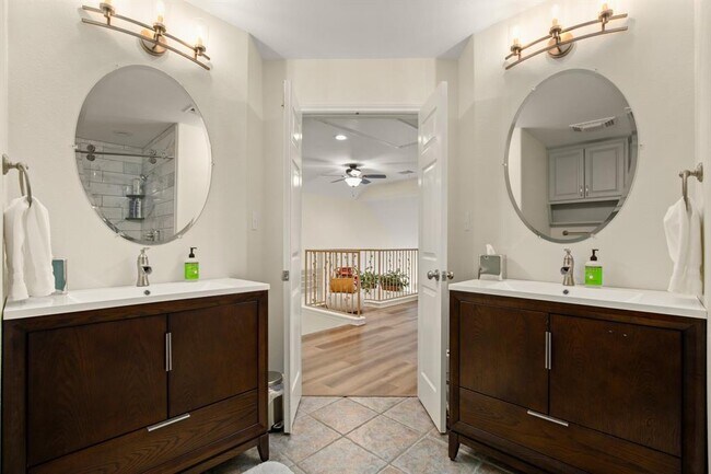 Building Photo - 1352 Lakeshore Dr