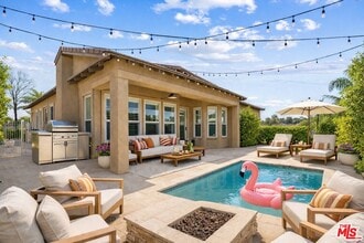 Building Photo - 37 Shoreline Dr