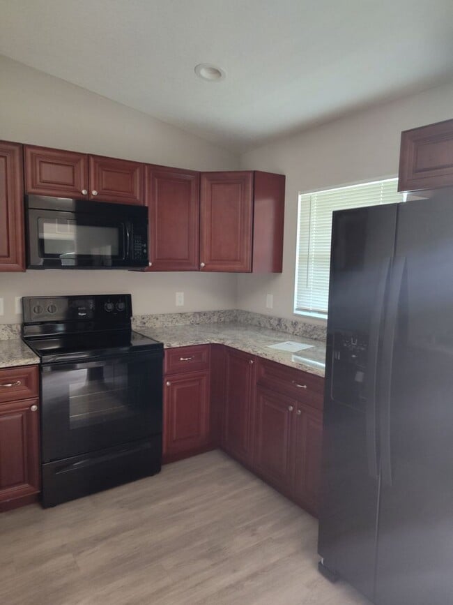 Building Photo - Charming 2BR/2BA Duplex in Citrus Springs ...