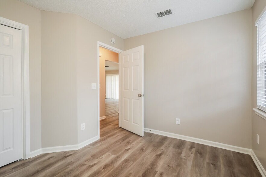 Building Photo - 7770 Collins Ridge Blvd