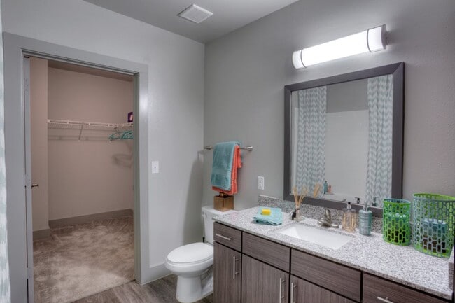 Building Photo - 3600 Montrose-ID009.2