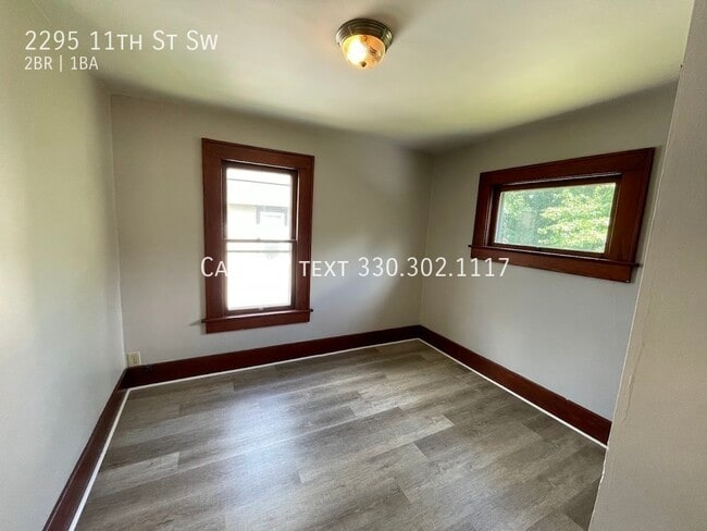 Building Photo - Two bedroom one bathroom second level apar...