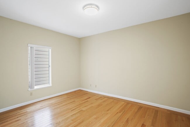 Building Photo - Spacious 3Bd/2Ba in SF Richmond District!