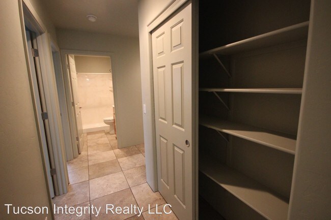 Building Photo - 720 E Lester St