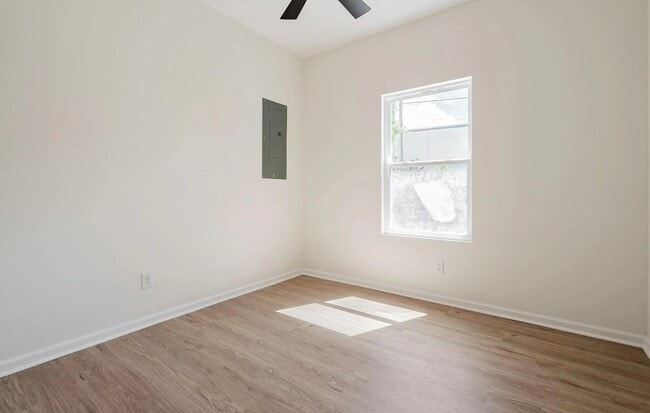 Building Photo - Newer 3 Bedroom, 2 Bath in North East Columbia- Available March 2026!