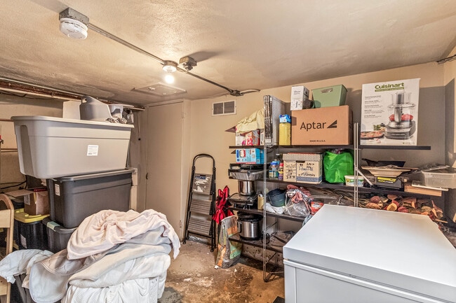 Building Photo - 1345 Lincoln Ave S