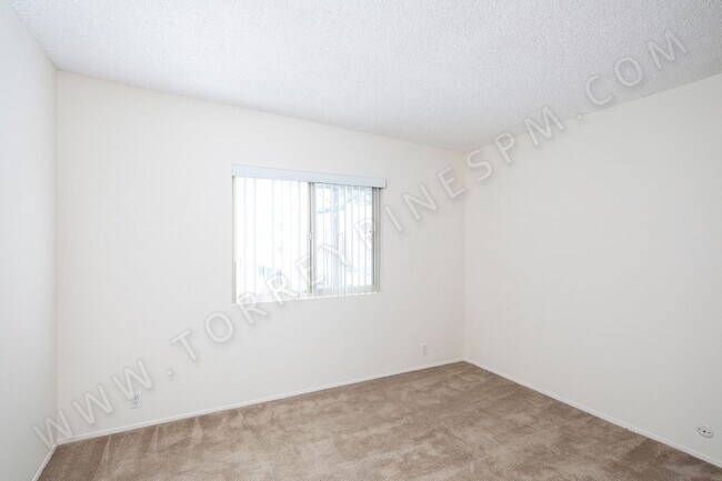 Building Photo - *OPEN HOUSE: 6/21 10-11AM* La Jolla 2 Br w...