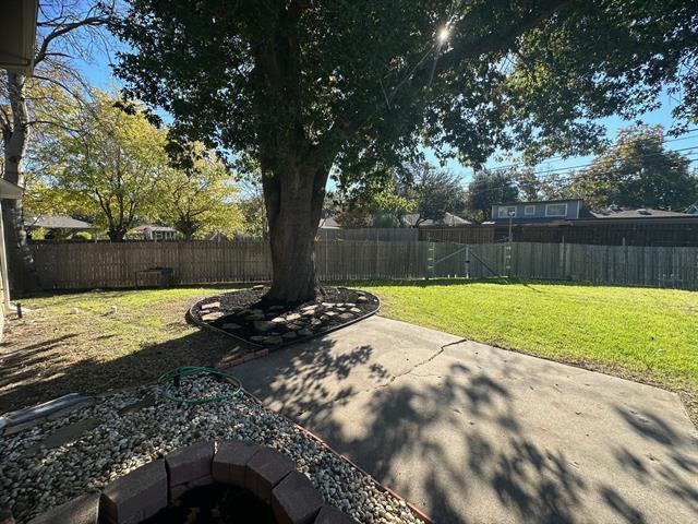 Building Photo - 1602 Carroll Dr