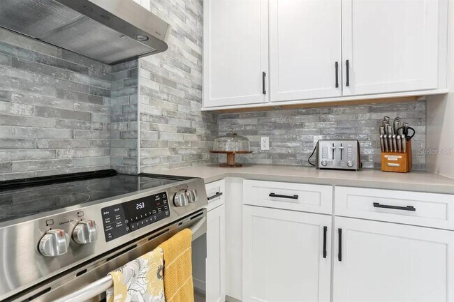 Building Photo - 4014 W Palmira Ave