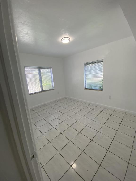 Building Photo - 28 Majorca Ave