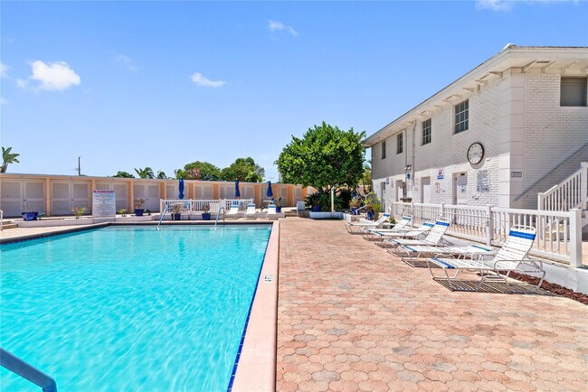 Building Photo - 2151 NE 68th St