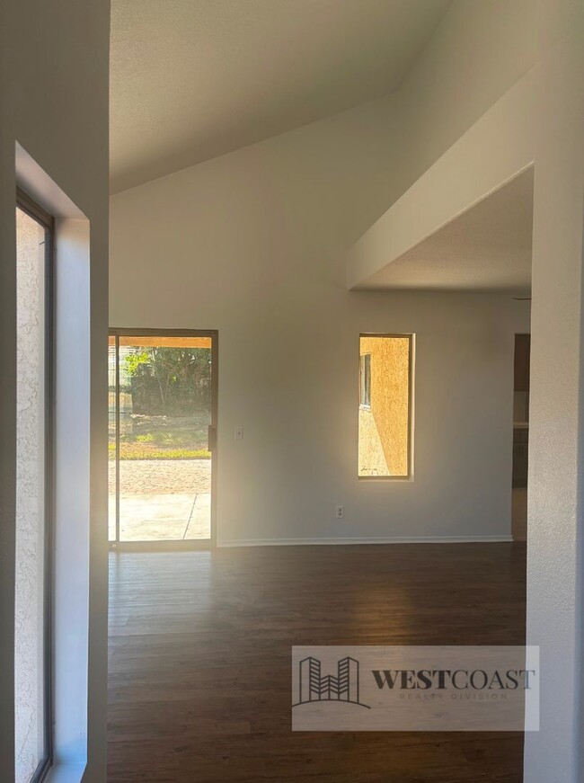 Building Photo - Charming Two-Story Home in Oceanside's Nor...