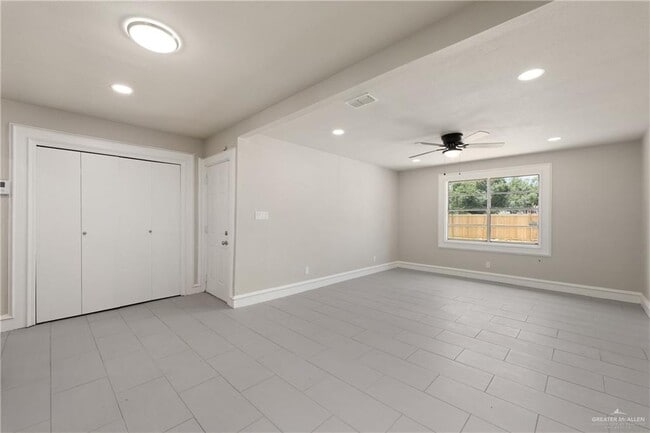 Building Photo - 1305 Quince Ave