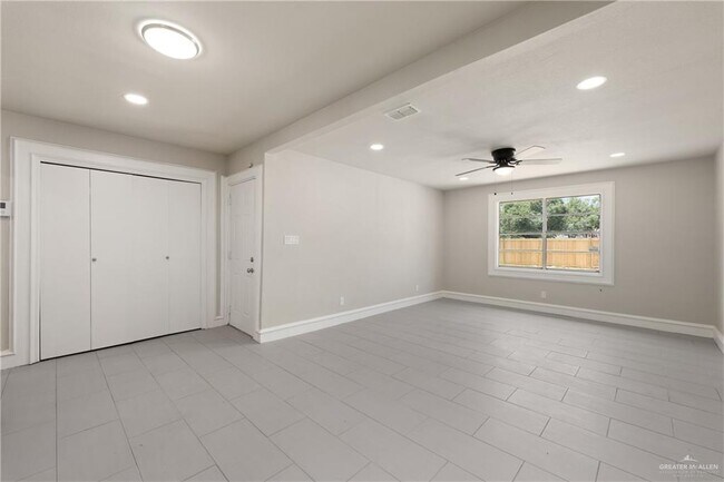 Building Photo - 22 Quince Ave