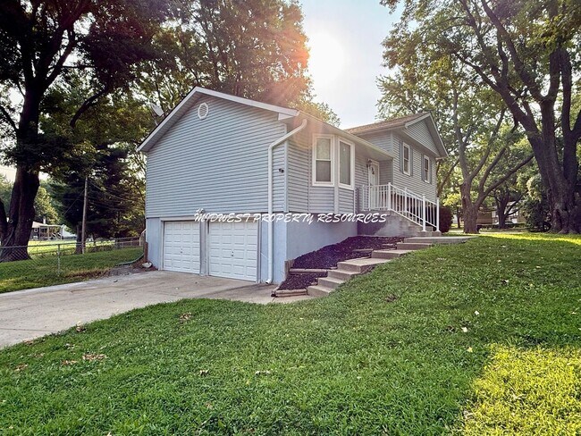 Building Photo - Beautiful 3 Bedroom Home in Lee's Summit