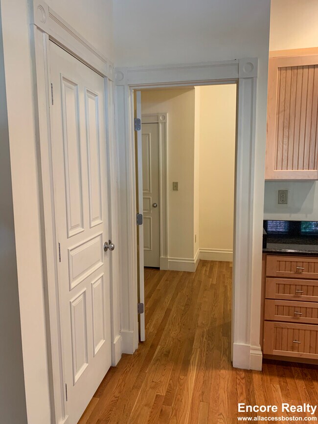 Building Photo - 195 Commonwealth Ave