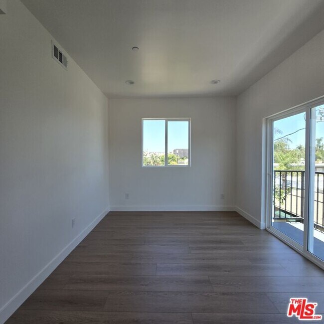 Building Photo - 10827 1/2 Peach Grove St
