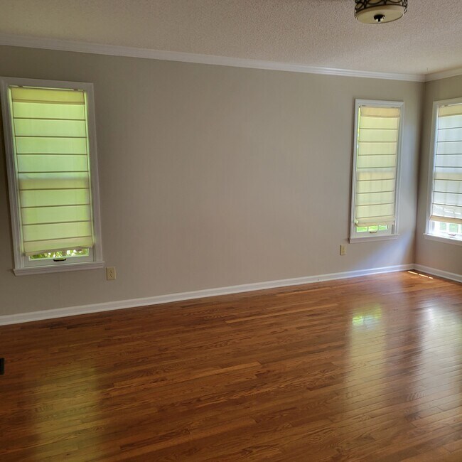 Building Photo - 110 Hilton Ln