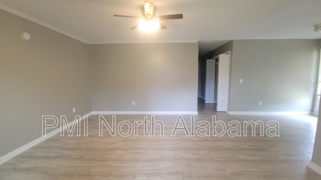 Building Photo - 1502 Barrington Rd NW