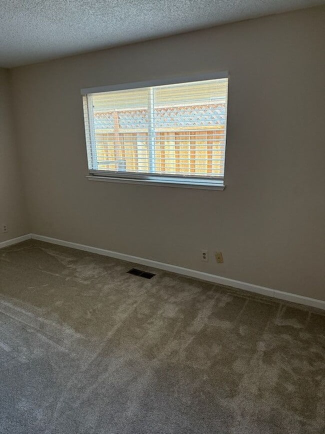 Building Photo - 3046-3048 Walgrove