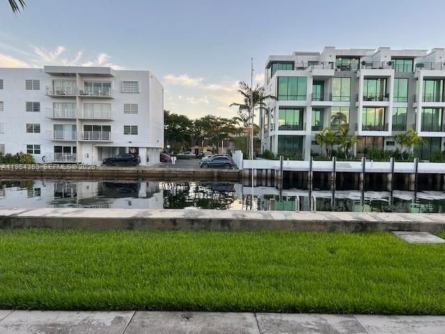 Building Photo - 3923 NE 166th St