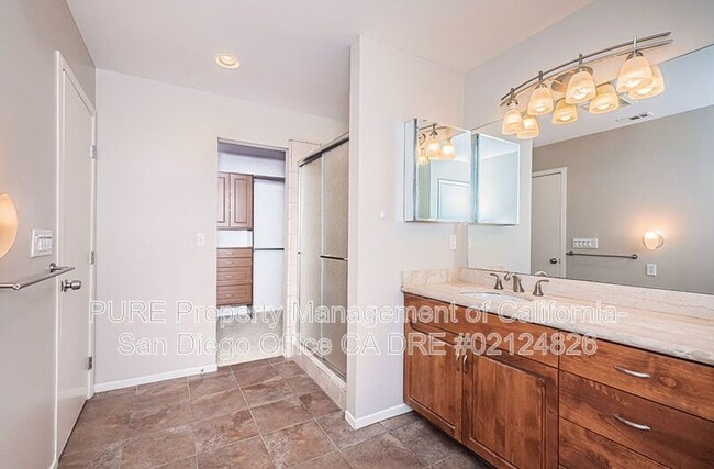 Building Photo - 6517 Delbarton St
