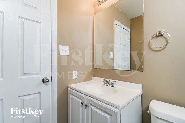 Building Photo - 5348 Trailoaks Dr