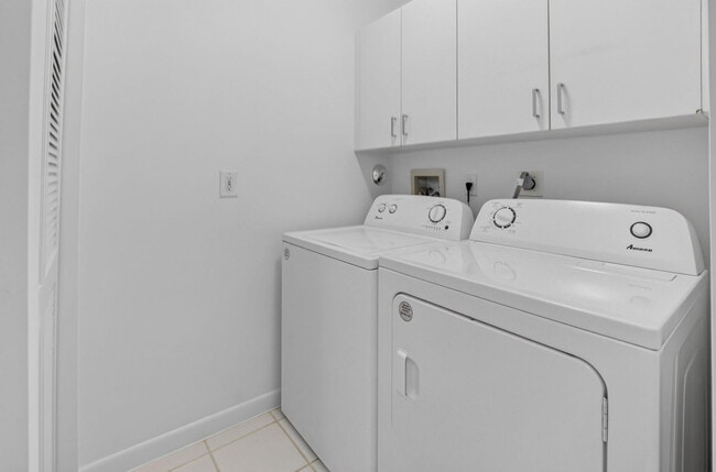 Building Photo - 15415 Summer Lake Dr