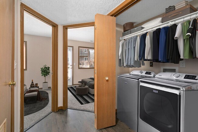 Building Photo - The Place to Be-Crosswinds Apartments