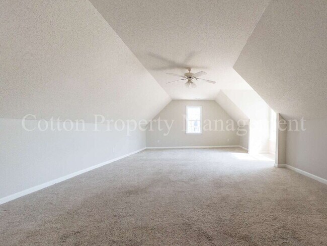 Building Photo - 448 Vallie Ln